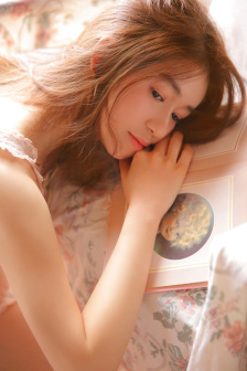 《年轻女教师》在线播放